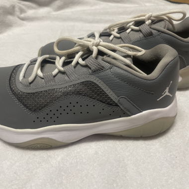 Baskets Jordan grises