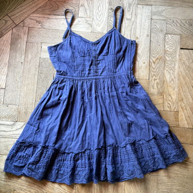 Blaues Trägerkleid