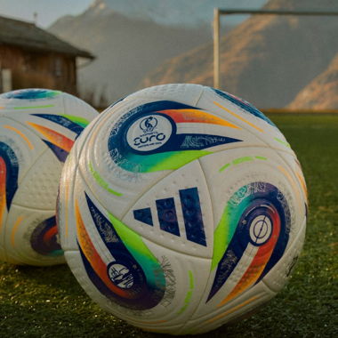 2 adidas Fussballbälle Euro 2025 FIFA Women