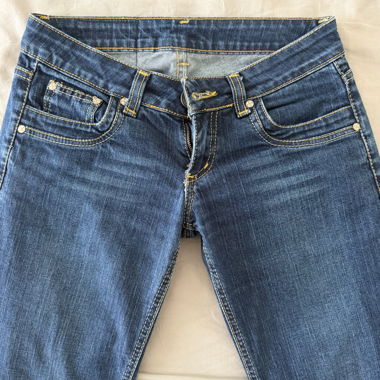 Jeans bleus avec broderie