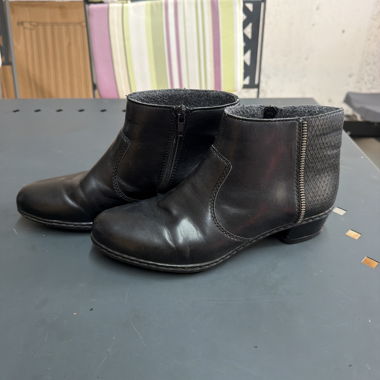 Stivaletti neri da donna