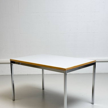 Robuster Dietiker Tisch