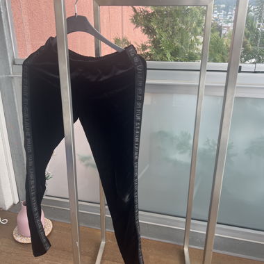 Black leggings with side logo