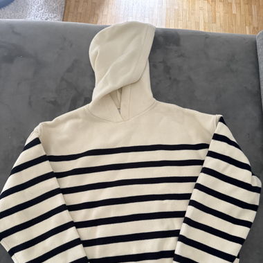Pull avec capuche 
