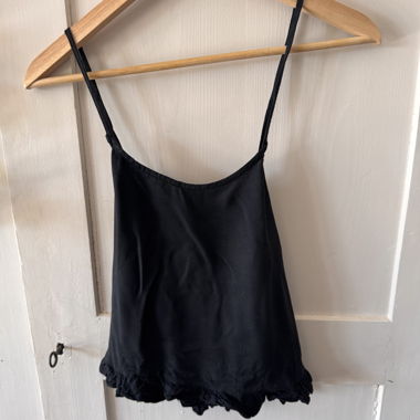 Top en soie noire