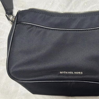 Michael Kors schwarze Umhängetasche
