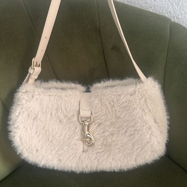 Sac bandoulière duveteux