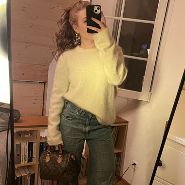 Maglione giallo pastello