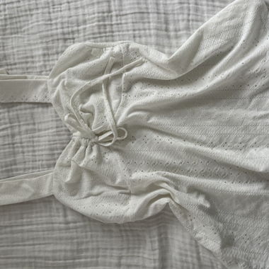 Top corto bianco con spalline
