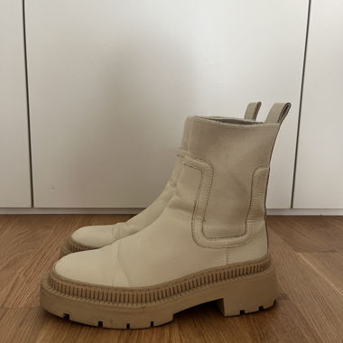 Stivaletti chelsea beige crema Mango