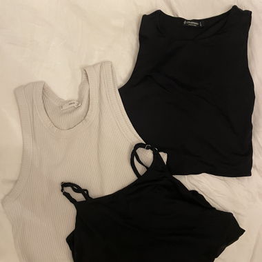3 Crop Tops / Base Layer Tops