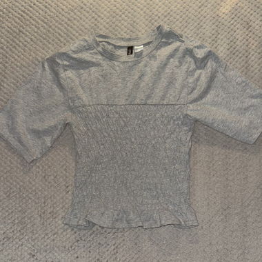 T-shirt smock grigia a maniche corte