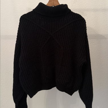 Schwarzer Cropped Rollkragenpullover
