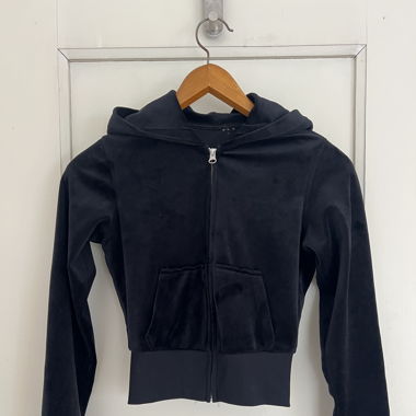 zip up hoodie 