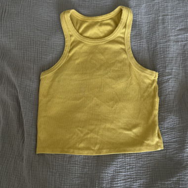 Top giallo senza maniche