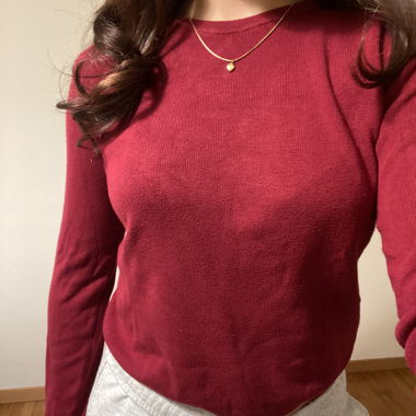 Weinroter Strickpullover