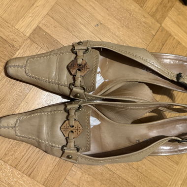 Escarpins slingback en cuir beige