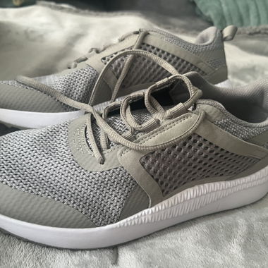 Nouvelles baskets Puma grises/vertes