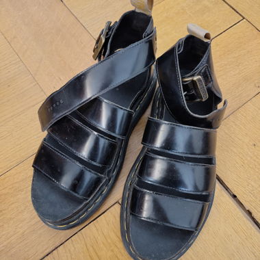 Sandali Dr. Martens