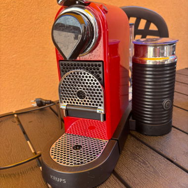 Macchina Nespresso KRUPS rossa