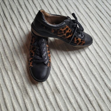 Neue Leoparden-Sneaker