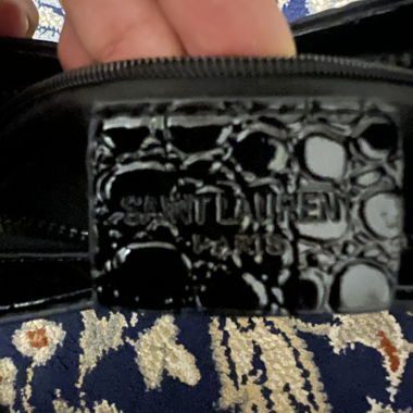 Sac à bandoulière en cuir verni YSL