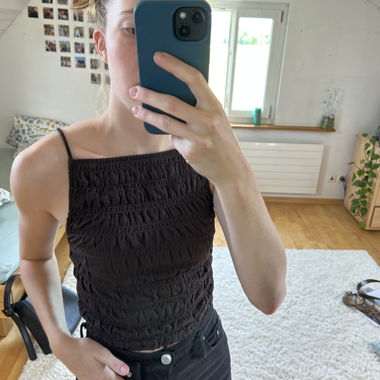 Top nero a spalline sottili