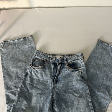 hellblaue Jeans