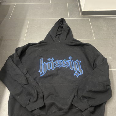 Hoodie mit blauem Print