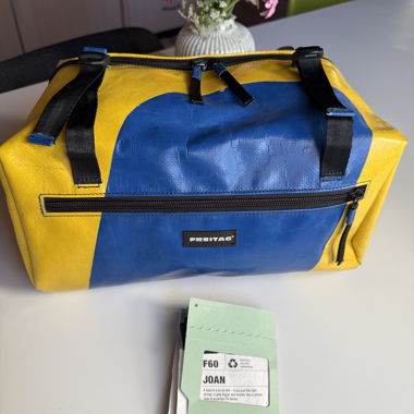 Sac FREITAG F60 Joan en jaune et bleu.