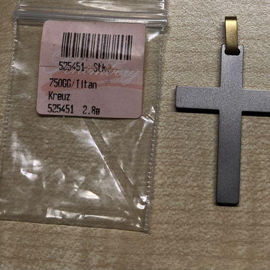 Kreuz Anhänger aus Titan