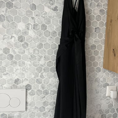 Schwarzes BCBG MAXAZRIA Kleid