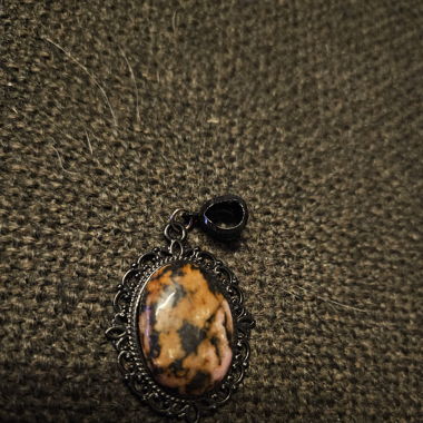 Gothic Alternativ Anhänger "Rhodonite"
