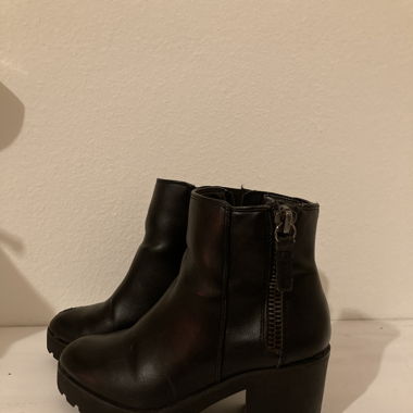 Stiefel mit Absatz