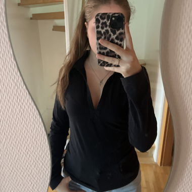 Maglietta Manica Lunga Nera con Scollo a V