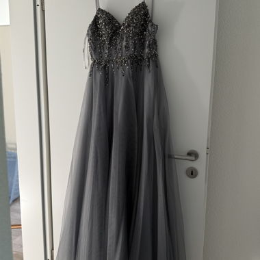 Abito lungo grigio con paillettes