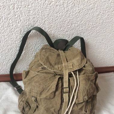 Grosser olivegrüner Leinenrucksack