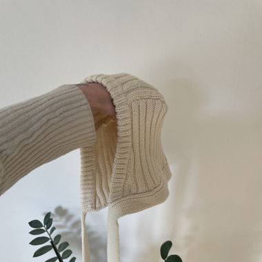 beige knit hat 