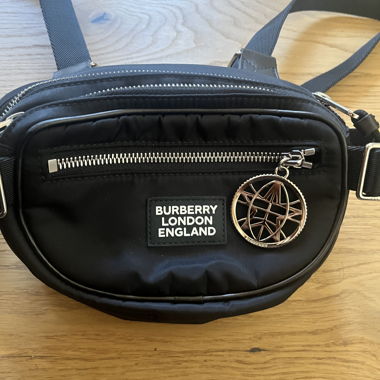 Schwarzes Burberry Gürteltasche-/Harness-Geschirr
