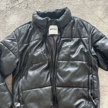 Bershka Kunstleder-Pufferjacke