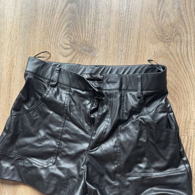 Pantaloncini in Ecopelle ZARA