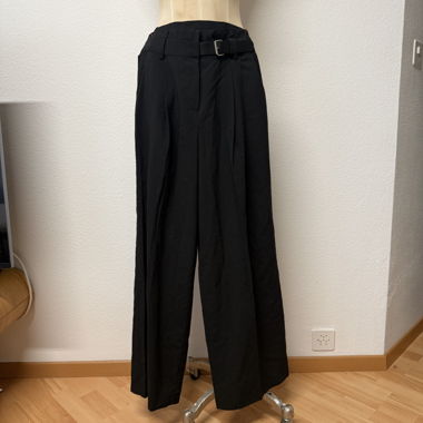 Black pleated high-waist trousers with belt, size M