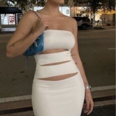 Robe Zara blanche avec découpes