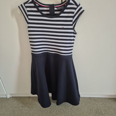 Robe Tommy Hilfiger taille 128