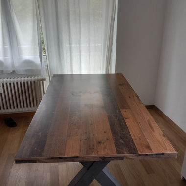 Esstisch in Holzoptik