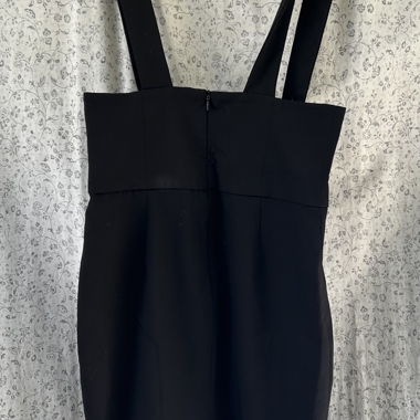 Abito nero con spalline