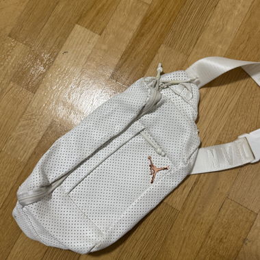 Jordan CROSS BODY - belt bag - white