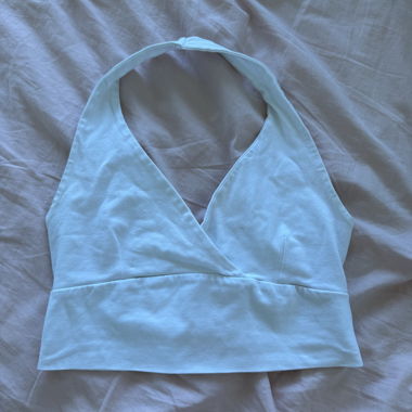 Haut blanc à encolure dos nu