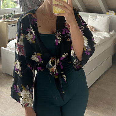 Front tie top