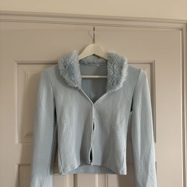 Jacke hellblau mit Fell